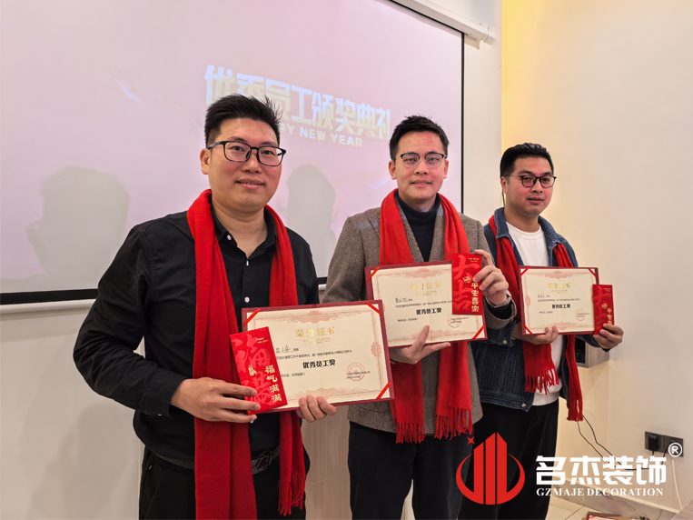 ����Ա����